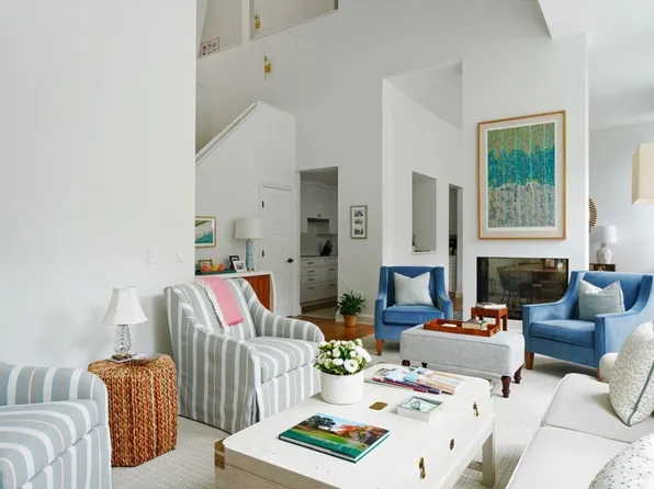 40 Seaver St APT 8, Wellesley, MA 02481