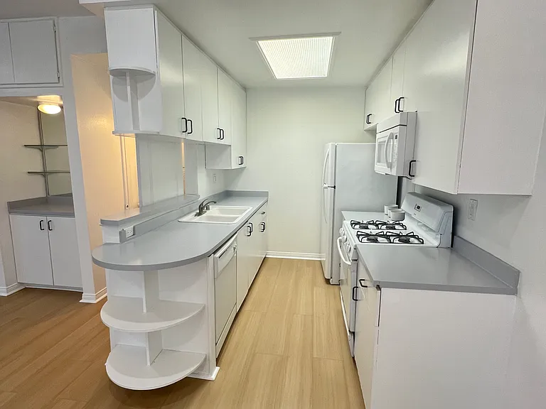 1431 S Shenandoah St #4 — Photo 19
