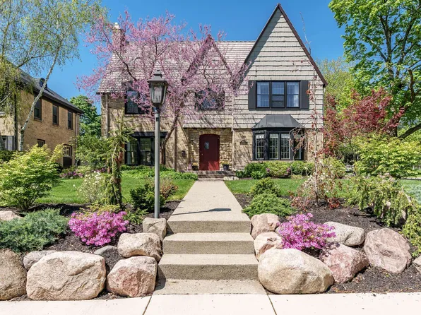 2436 Harlem Blvd, Rockford, IL 61103