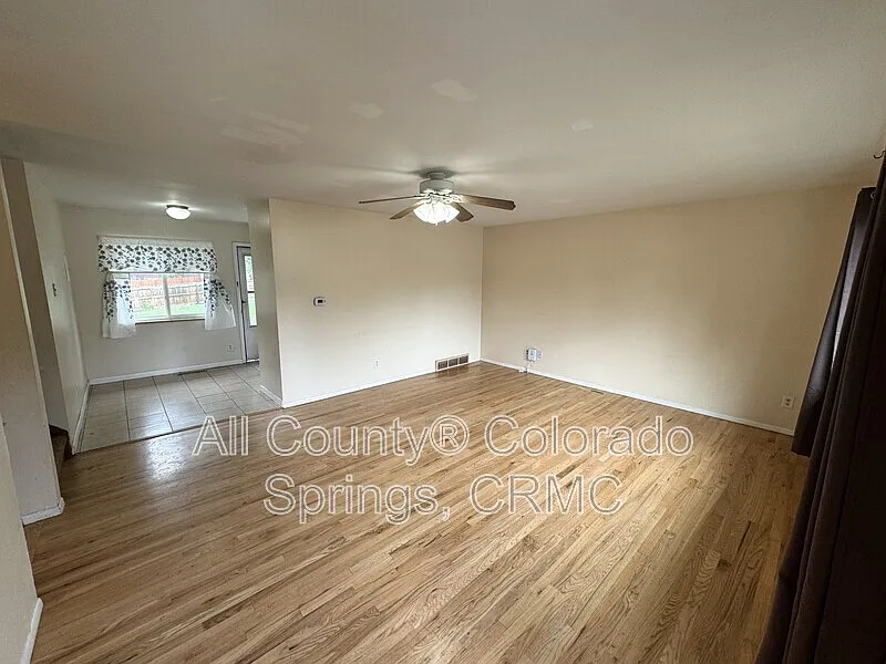 3 bed, 1.5 bath, 1226 sqft, $2,000 — Photo 2