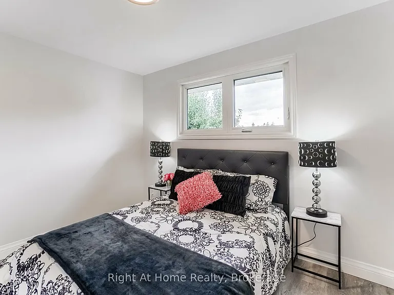 69 Heather Rd #UPPER LEVEL — Photo 12