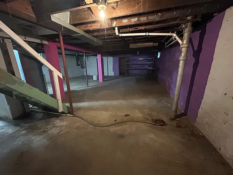 439 S G St — Photo 2