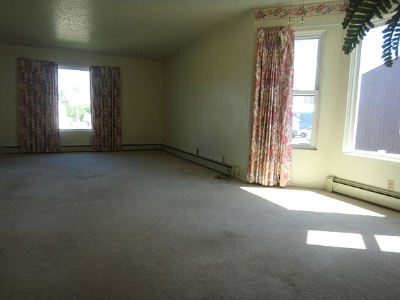 5th image of 224 2nd Ave NE