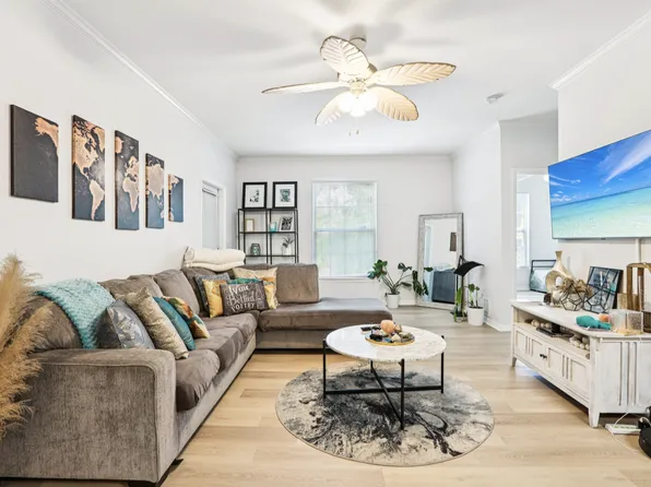 10125 Courtney Palms Blvd APT 201, Tampa, FL 33619