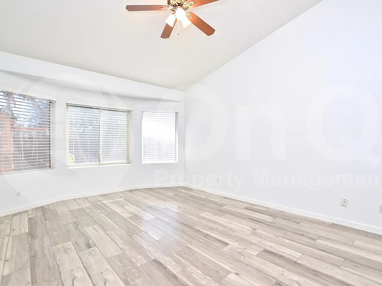 6629 W Rose Garden Ln — Photo 12