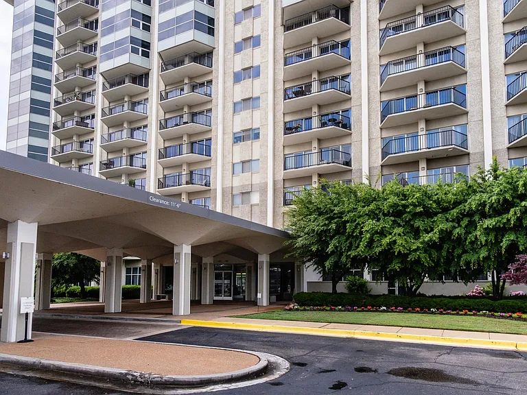 655 S Riverside Dr #1502 — Photo 21