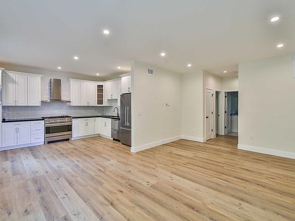 3rd image of 845 N Alfred St