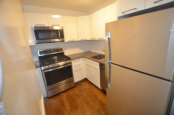 Rented by Manhattan Realty Group | media 14