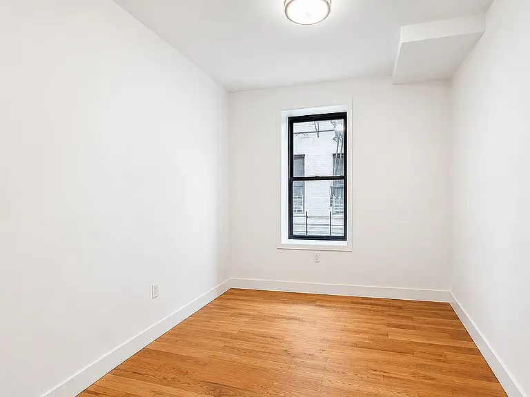 645 Vermont St #2R — Photo 7