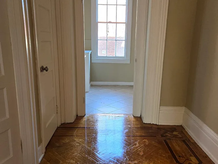 129 S Sycamore St #1 — Photo 3