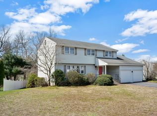 62 Lexington Rd, Glastonbury, CT 06033