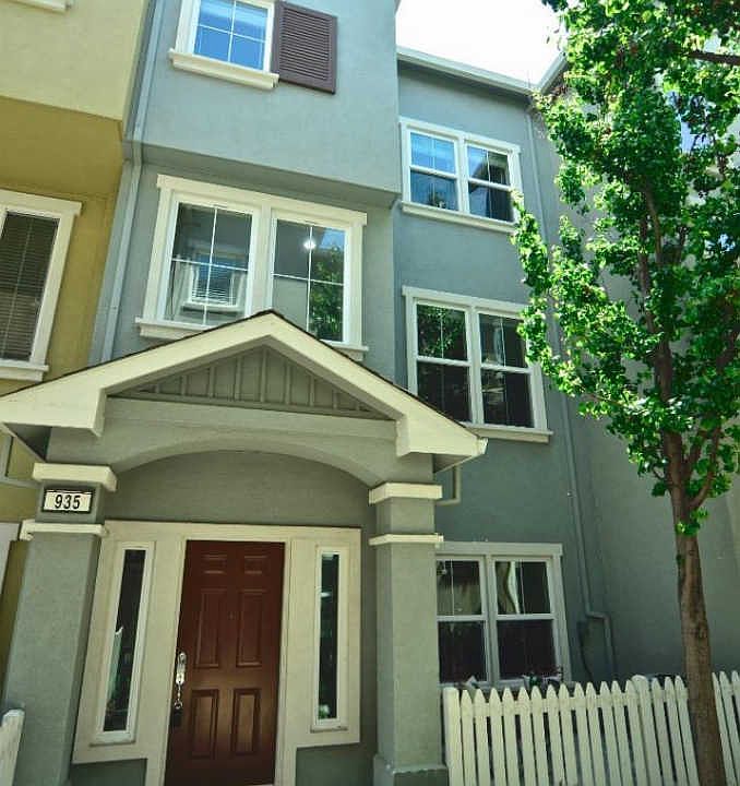 1st image of 935 Alegre Pl