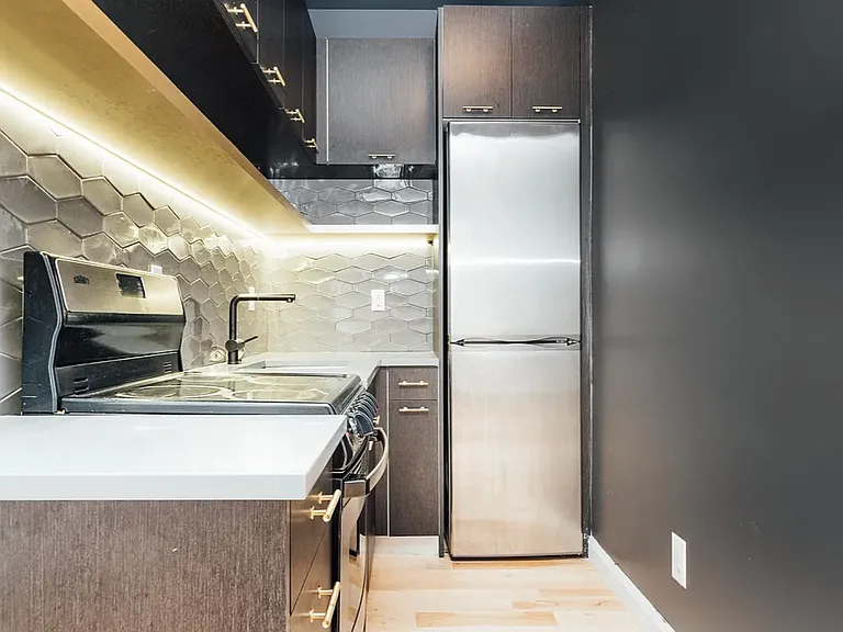 316 Evergreen Ave #4D — Photo 2