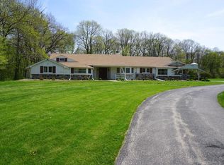 2202 W Kenboern Dr, Glendale, WI 53209