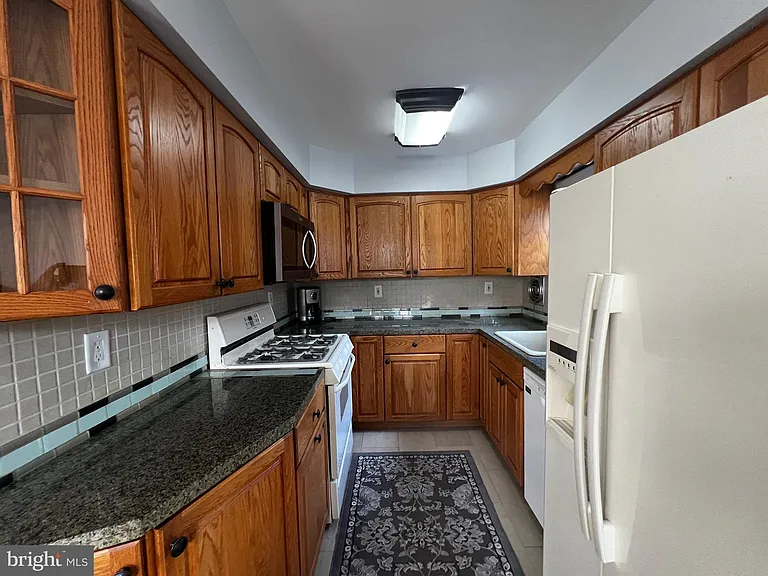 9911 Lackland Dr — Photo 18