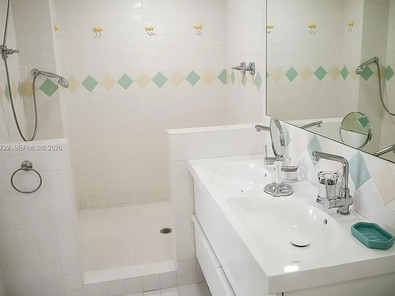 1390 Ocean Dr #201 — Photo 12