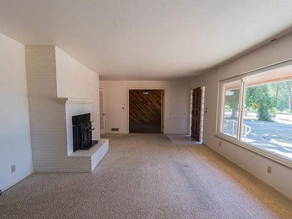 4th image of 987 Helen Ave