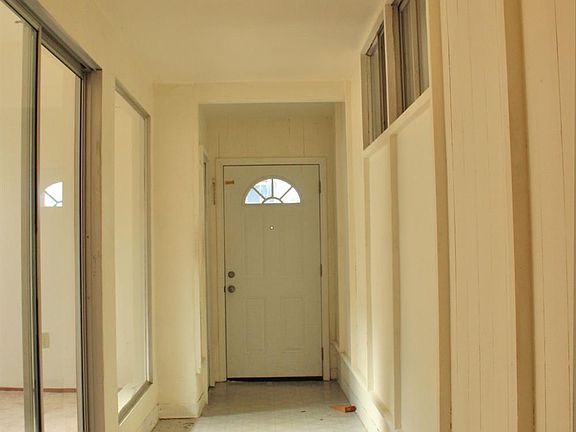 4th image of 2941 Berkshire Dr