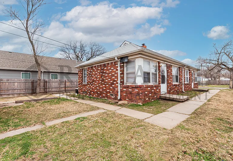 1930 S Saint Clair Ave — Photo 2