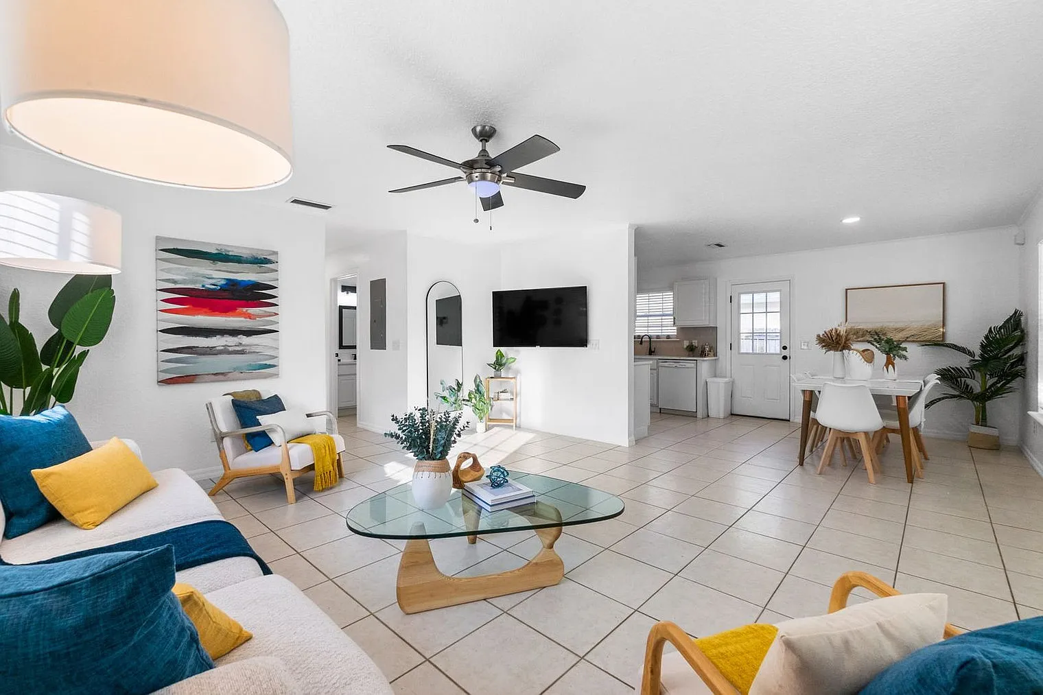 3 bed, 2.0 bath, 1194 sqft, $5,232 — Photo 3