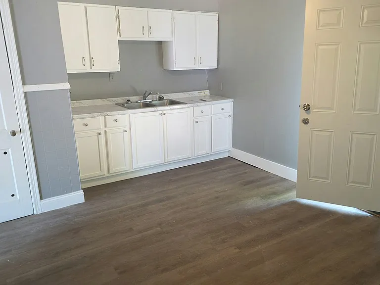 3466 Heckle Ave — Photo 2