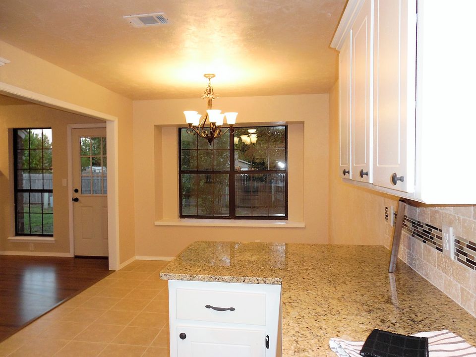 1st image of 1400 NE 10th St