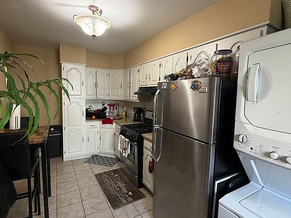 5th image of 216 Highpoint Ave APT 1