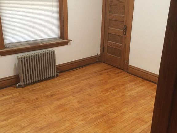 4th image of 4224 N Leavitt St