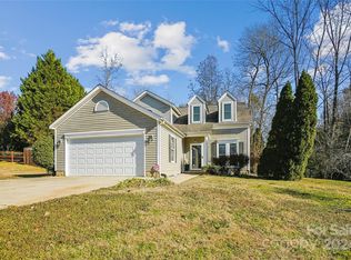 109 Goldenrain Ct, Mount Holly, NC 28120