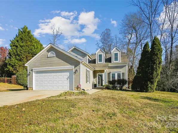 109 Goldenrain Ct, Mount Holly, NC 28120
