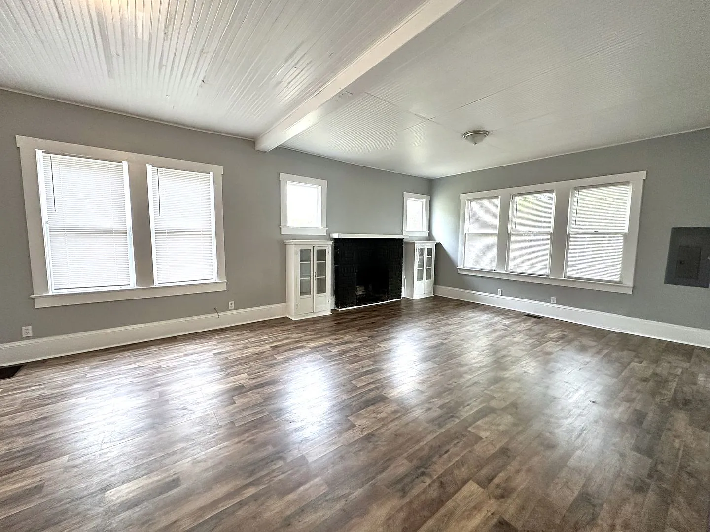 First Month Rent Free! 2/1 Home In Downtown River District! — Photo 4
