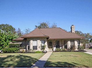 130 Mistletoe St, Lake Jackson, TX 77566