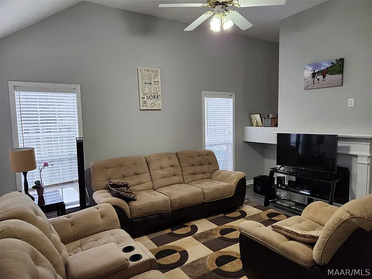 9513 Greythorne Way — Photo 2