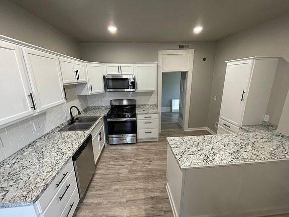 2nd image of 1001 W Olive St #1001