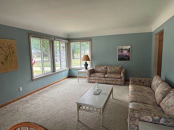 5th image of 128 Beyerlein St