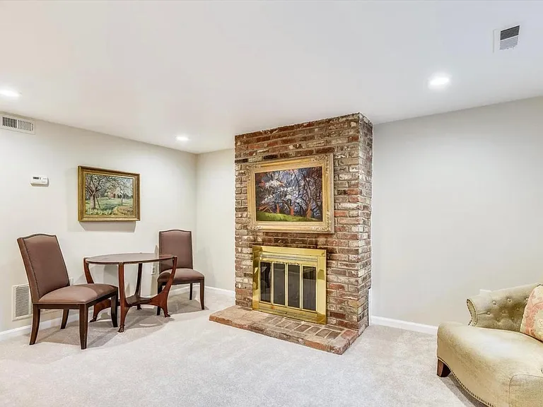 1342 Corcoran St NW #B — Photo 3