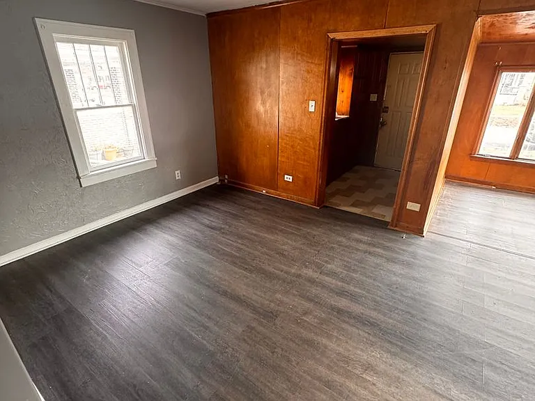 1827 Frances Ave — Photo 7