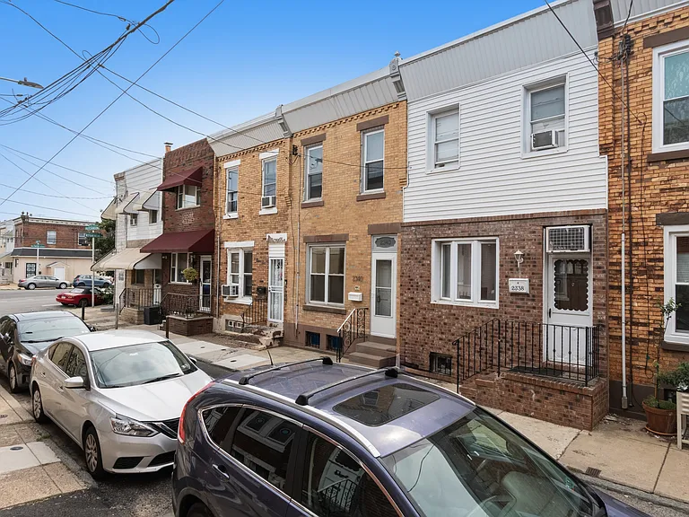 2340 S Hutchinson St — Photo 8