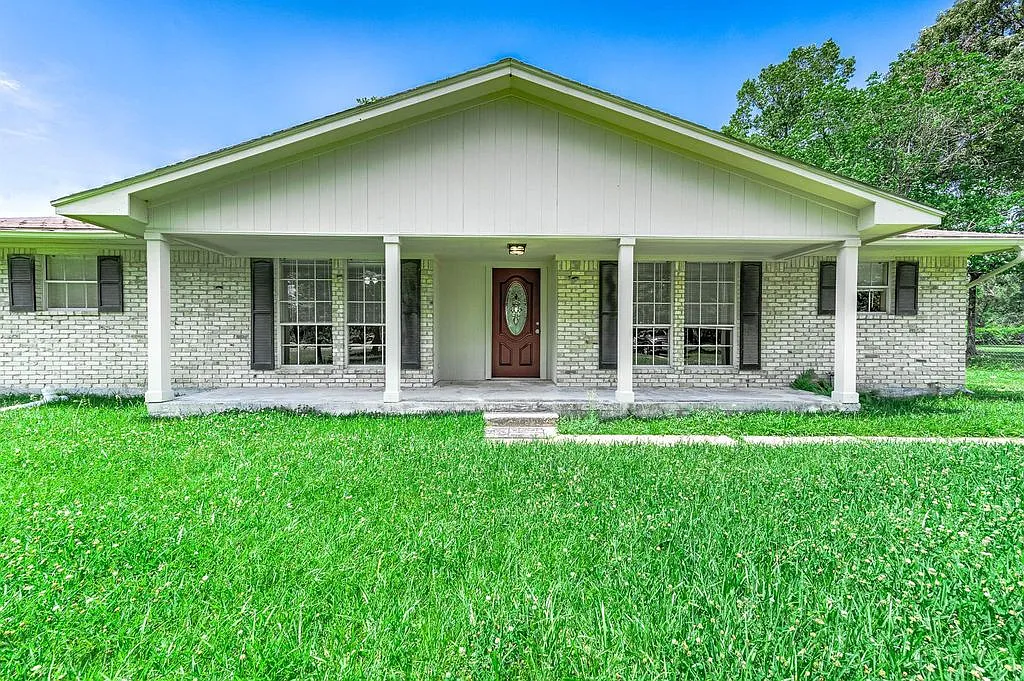 3 bed, 2.5 bath, 1918 sqft, $2,395 — Photo 1