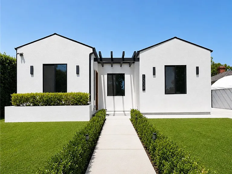 12039 Tiara St — Photo 1