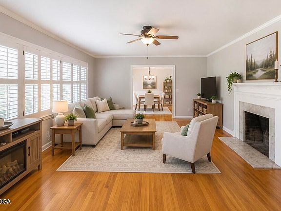 3rd image of 1834 Waverland Cir