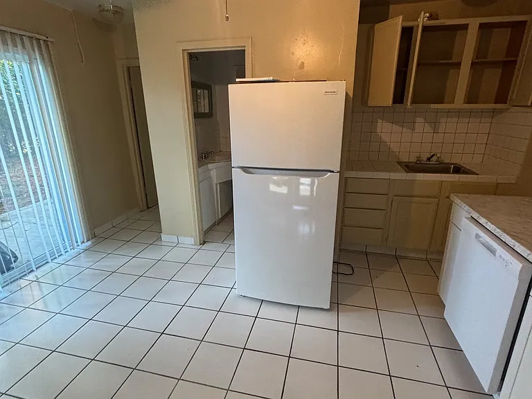 741 Liberty St — Photo 5
