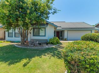 70 Phillip Ave, Clovis, CA 93612