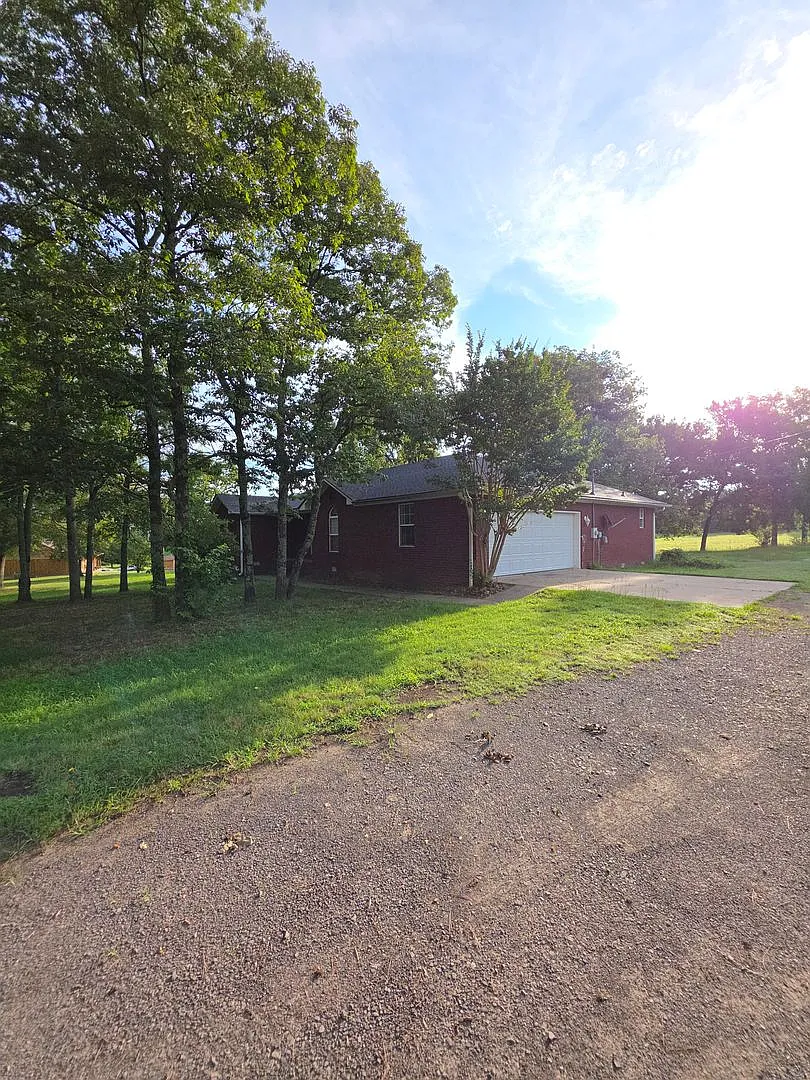 120 Coffman Dr — Photo 2