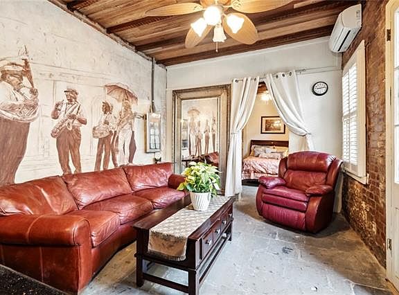 3rd image of 1021 Royal St APT 4