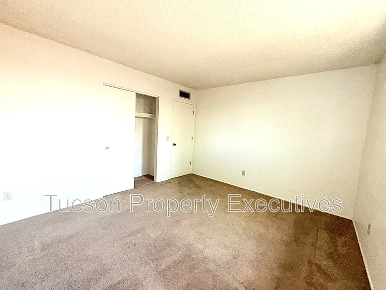 4901 E Pima St — Photo 8