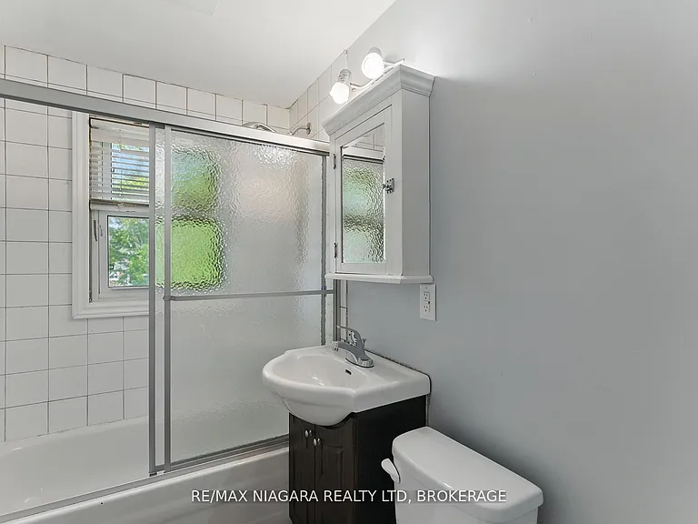290 Scholfield Ave S #1 — Photo 11