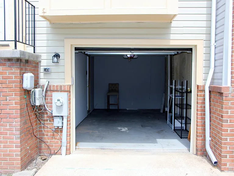 445 Woodhill Dr — Photo 29