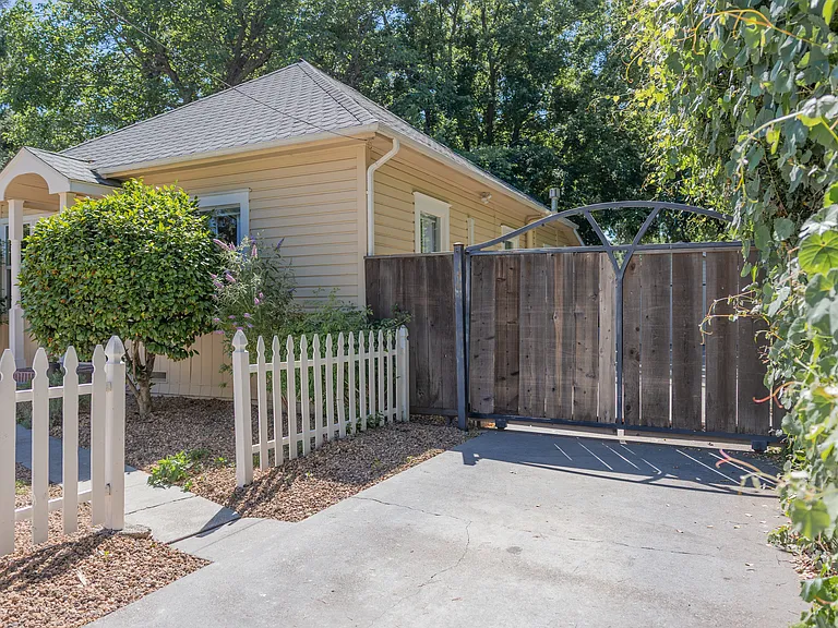 703 Oak Lawn Ave — Photo 81