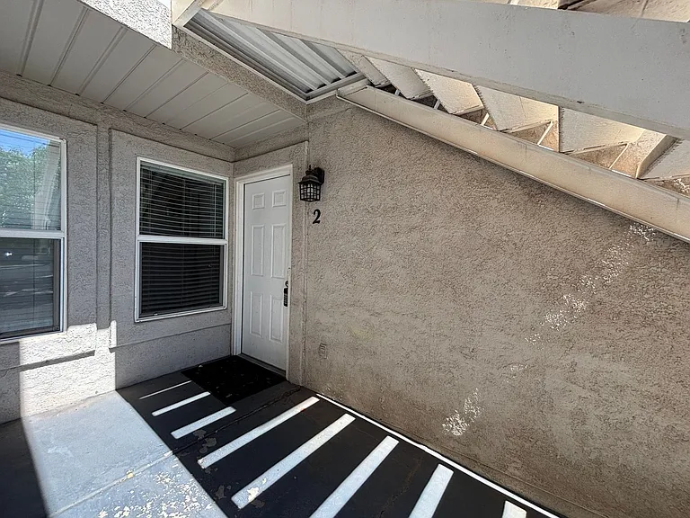 425 E 1050 S — Photo 22